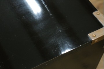 中古　美品!!　国産　職人手作り　高級家具　手打ち銅金具が素敵な黒漆塗りの民芸和箪笥　(R-082318)