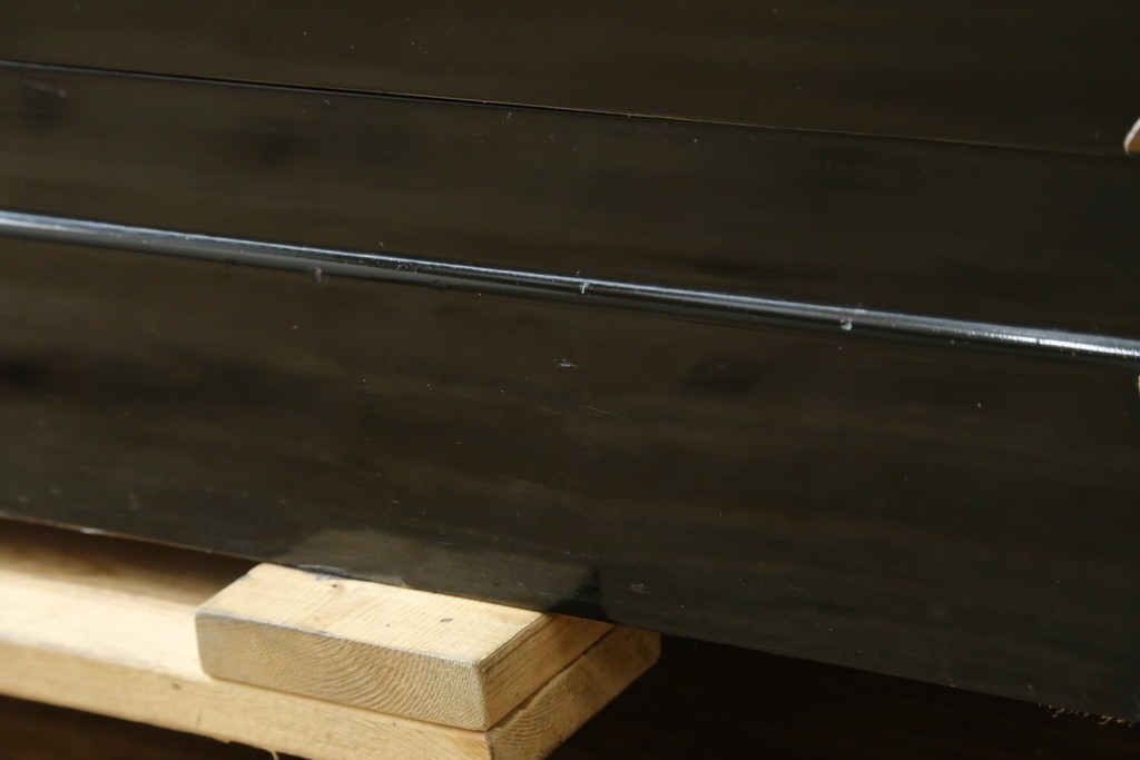 中古　美品!!　国産　職人手作り　高級家具　手打ち銅金具が素敵な黒漆塗りの民芸和箪笥　(R-082318)