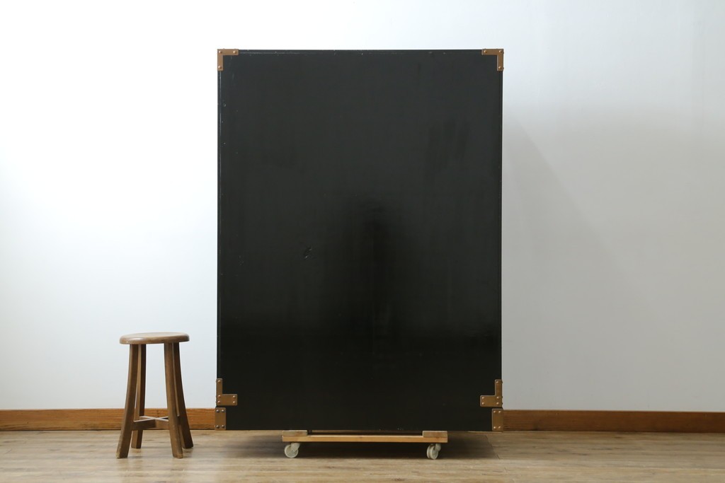 中古　美品!!　国産　職人手作り　高級家具　手打ち銅金具が素敵な黒漆塗りの民芸和箪笥　(R-082318)