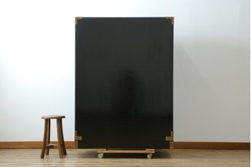 中古　美品!!　国産　職人手作り　高級家具　手打ち銅金具が素敵な黒漆塗りの民芸和箪笥　(R-082318)