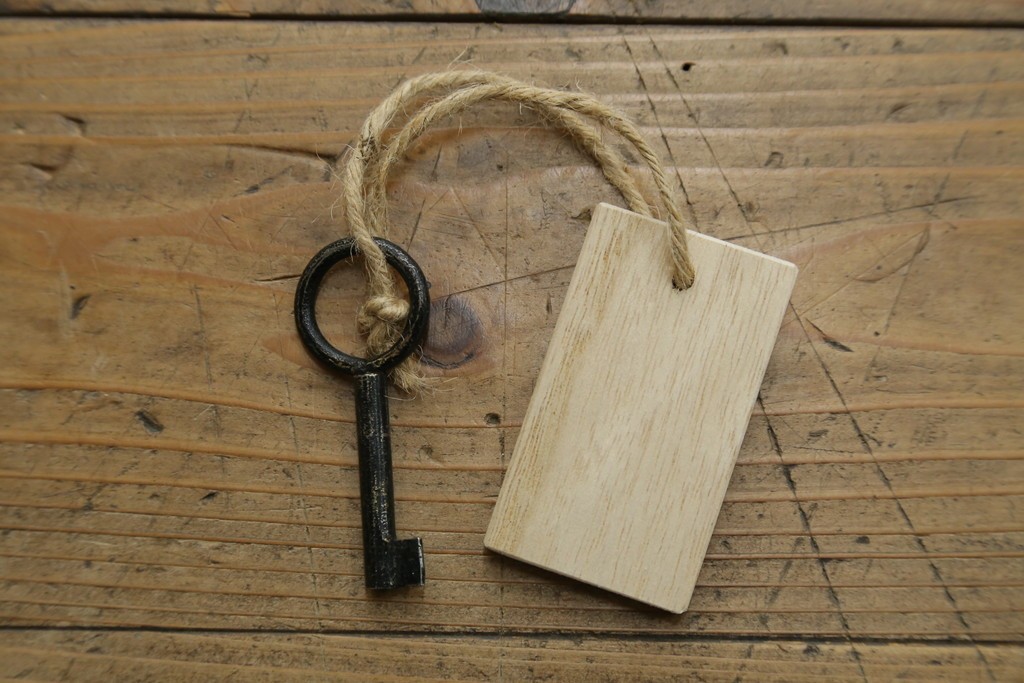 中古　美品!!　国産　職人手作り　高級家具　手打ち銅金具が素敵な黒漆塗りの民芸和箪笥　(R-082318)