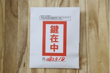 中古　美品!!　国産　職人手作り　高級家具　手打ち銅金具が素敵な黒漆塗りの民芸和箪笥　(R-082318)