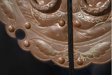 中古　美品!!　国産　職人手作り　高級家具　手打ち銅金具が素敵な黒漆塗りの民芸和箪笥(観音箪笥、着物箪笥、衣装箪笥、整理箪笥、収納箪笥、引き出し、チェスト)(R-082318)
