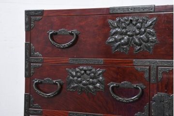 中古　熊野洞　木地呂塗り　漆塗り　力強い手打ち金具が魅力の仙台箪笥(小タンス、和たんす、衣装タンス、収納箪笥、整理箪笥、チェスト、引き出し)(定価約80万円)(R-082319)