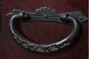 中古　熊野洞　木地呂塗り　漆塗り　力強い手打ち金具が魅力の仙台箪笥(小タンス、和たんす、衣装タンス、収納箪笥、整理箪笥、チェスト、引き出し)(定価約80万円)(R-082319)