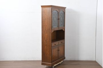 中古　美品　三越家具(現カントリーハウス)　Brugge(ブルージュ)　プロパティ　ステンドグラスが上品な印象を深めるキャビネット(食器棚、カップボード、収納棚、戸棚、飾り棚)(R-082320)