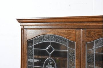 中古　美品　三越家具(現カントリーハウス)　Brugge(ブルージュ)　プロパティ　ステンドグラスが上品な印象を深めるキャビネット(食器棚、カップボード、収納棚、戸棚、飾り棚)(R-082320)