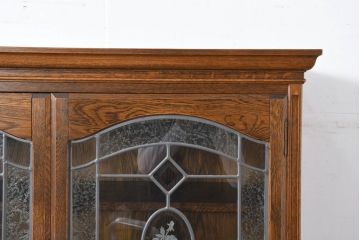 中古　美品　三越家具(現カントリーハウス)　Brugge(ブルージュ)　プロパティ　ステンドグラスが上品な印象を深めるキャビネット(食器棚、カップボード、収納棚、戸棚、飾り棚)(R-082320)