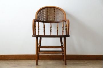 中古　ブランド家具　Shin-Lee(シンリー) 　滑らかな木肌とシックな佇まいが魅力のアームチェア(板座チェア、椅子、イス、ウィンザーチェア)(R-082321)