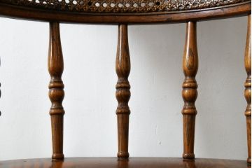 中古　ブランド家具　Shin-Lee(シンリー) 　滑らかな木肌とシックな佇まいが魅力のアームチェア(板座チェア、椅子、イス、ウィンザーチェア)(R-082321)
