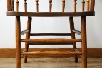 中古　ブランド家具　Shin-Lee(シンリー) 　滑らかな木肌とシックな佇まいが魅力のアームチェア(板座チェア、椅子、イス、ウィンザーチェア)(R-082321)