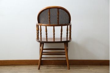 中古　ブランド家具　Shin-Lee(シンリー) 　滑らかな木肌とシックな佇まいが魅力のアームチェア(板座チェア、椅子、イス、ウィンザーチェア)(R-082321)