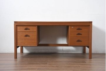 和製ビンテージ　北欧デザイン　高級家具ブランド　日田工芸　maxim(マキシム)シリーズ　チーク材　木の温かみと機能性を兼ねた両袖机(ニーホールデスク、作業台、ワークテーブル、ワークデスク、在宅ワーク、在宅用、ヴィンテージ)(R-082323)