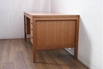 和製ビンテージ　北欧デザイン　高級家具ブランド　日田工芸　maxim(マキシム)シリーズ　チーク材　木の温かみと機能性を兼ねた両袖机(ニーホールデスク、作業台、ワークテーブル、ワークデスク、在宅ワーク、在宅用、ヴィンテージ)(R-082323)