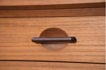 和製ビンテージ　北欧デザイン　高級家具ブランド　日田工芸　maxim(マキシム)シリーズ　チーク材　木の温かみと機能性を兼ねた両袖机(ニーホールデスク、作業台、ワークテーブル、ワークデスク、在宅ワーク、在宅用、ヴィンテージ)(R-082323)