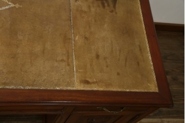 海外アンティーク　チーク材　レザートップ　両面使い　繊細な彫刻が美しいパートナーデスク(両袖机、作業台、ワークテーブル、ワークデスク、在宅ワーク、在宅用)(R-082324)