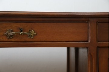 海外アンティーク　チーク材　レザートップ　両面使い　繊細な彫刻が美しいパートナーデスク(両袖机、作業台、ワークテーブル、ワークデスク、在宅ワーク、在宅用)(R-082324)