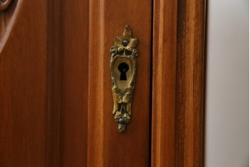 海外アンティーク　チーク材　レザートップ　両面使い　繊細な彫刻が美しいパートナーデスク(両袖机、作業台、ワークテーブル、ワークデスク、在宅ワーク、在宅用)(R-082324)