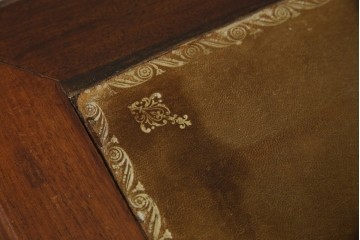 海外アンティーク　チーク材　レザートップ　両面使い　繊細な彫刻が美しいパートナーデスク(両袖机、作業台、ワークテーブル、ワークデスク、在宅ワーク、在宅用)(R-082324)