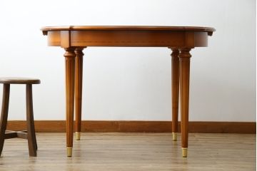 中古　超美品　ドイツ　最高級家具メーカー　WARRINGS(ウォーリングス)社　気品を感じる佇まいが素敵なエクステンションテーブル(ダイニングテーブル、丸テーブル、食卓、4人掛け、6人掛け、オーバル型)(定価約220万円)(R-082325)