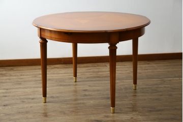 中古　超美品　ドイツ　最高級家具メーカー　WARRINGS(ウォーリングス)社　気品を感じる佇まいが素敵なエクステンションテーブル(ダイニングテーブル、丸テーブル、食卓、4人掛け、6人掛け、オーバル型)(定価約220万円)(R-082325)
