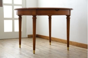 中古　超美品　ドイツ　最高級家具メーカー　WARRINGS(ウォーリングス)社　気品を感じる佇まいが素敵なエクステンションテーブル(ダイニングテーブル、丸テーブル、食卓、4人掛け、6人掛け、オーバル型)(定価約220万円)(R-082325)