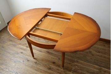 中古　超美品　ドイツ　最高級家具メーカー　WARRINGS(ウォーリングス)社　気品を感じる佇まいが素敵なエクステンションテーブル(ダイニングテーブル、丸テーブル、食卓、4人掛け、6人掛け、オーバル型)(定価約220万円)(R-082325)