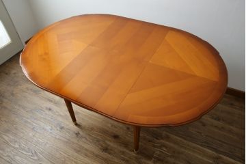 中古　超美品　ドイツ　最高級家具メーカー　WARRINGS(ウォーリングス)社　気品を感じる佇まいが素敵なエクステンションテーブル(ダイニングテーブル、丸テーブル、食卓、4人掛け、6人掛け、オーバル型)(定価約220万円)(R-082325)