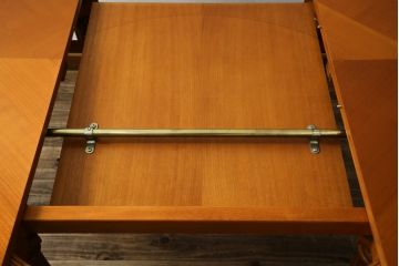中古　超美品　ドイツ　最高級家具メーカー　WARRINGS(ウォーリングス)社　気品を感じる佇まいが素敵なエクステンションテーブル(ダイニングテーブル、丸テーブル、食卓、4人掛け、6人掛け、オーバル型)(定価約220万円)(R-082325)