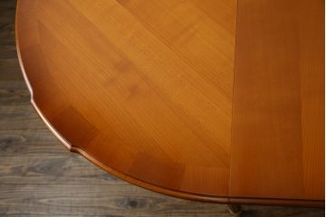 中古　超美品　ドイツ　最高級家具メーカー　WARRINGS(ウォーリングス)社　気品を感じる佇まいが素敵なエクステンションテーブル(ダイニングテーブル、丸テーブル、食卓、4人掛け、6人掛け、オーバル型)(定価約220万円)(R-082325)