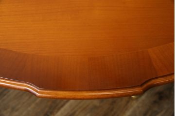 中古　超美品　ドイツ　最高級家具メーカー　WARRINGS(ウォーリングス)社　気品を感じる佇まいが素敵なエクステンションテーブル(ダイニングテーブル、丸テーブル、食卓、4人掛け、6人掛け、オーバル型)(定価約220万円)(R-082325)