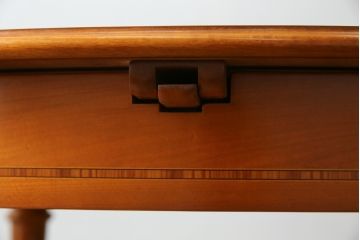 中古　超美品　ドイツ　最高級家具メーカー　WARRINGS(ウォーリングス)社　気品を感じる佇まいが素敵なエクステンションテーブル(ダイニングテーブル、丸テーブル、食卓、4人掛け、6人掛け、オーバル型)(定価約220万円)(R-082325)