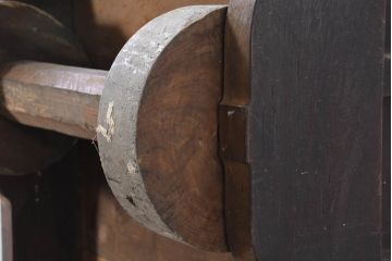 和製アンティーク　古民芸　欅(ケヤキ)材　檜(ヒノキ)材　北陸三国産　立派な金具が重厚感を高める車長持(車箪笥、収納箱、時代箪笥)(R-082327)
