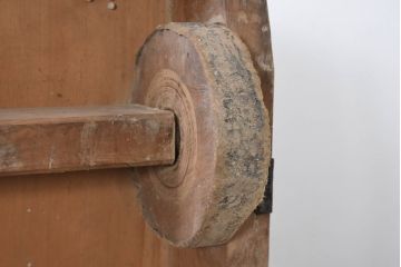 和製アンティーク　立派な金具と味わい深い風合いが魅力的な重厚感のある車長持(時代箪笥、車箪笥、収納箱、タンス、たんす)(R-082328)