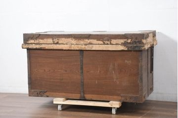 和製アンティーク　激レア　希少　これぞ日本版宝箱!!　上手物!!　欅(ケヤキ)材　北陸三国産　立派な金具の貴重品箱(収納箱、収納箪笥、銭函、銭箱、舟箪笥、船箪笥、時代箪笥)(R-082329)