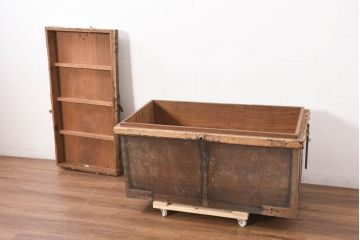 和製アンティーク　激レア　希少　これぞ日本版宝箱!!　上手物!!　欅(ケヤキ)材　北陸三国産　立派な金具の貴重品箱(収納箱、収納箪笥、銭函、銭箱、舟箪笥、船箪笥、時代箪笥)(R-082329)