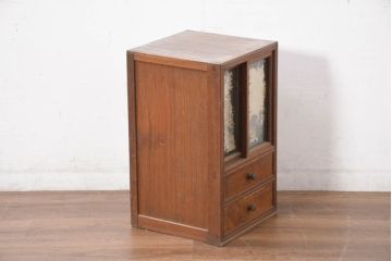 和製アンティーク　欅(ケヤキ)材　上質な造りの小さな収納棚(戸棚、サイドボード、サイドキャビネット)(R-082330)