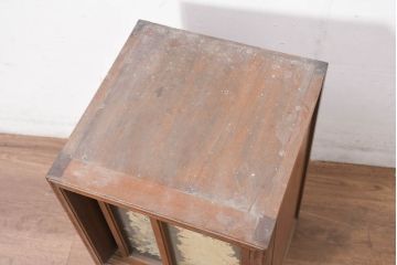 和製アンティーク　欅(ケヤキ)材　上質な造りの小さな収納棚(戸棚、サイドボード、サイドキャビネット)(R-082330)