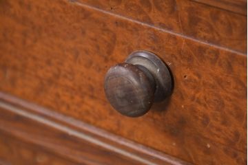 和製アンティーク　欅(ケヤキ)材　上質な造りの小さな収納棚(戸棚、サイドボード、サイドキャビネット)(R-082330)