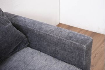 中古　美品　Boconcept(ボーコンセプト)　Carlton(カールトン)　くつろぎ空間を演出するスタイリッシュな2.5人掛けソファ(2.5P、3P、2.5人掛け、3人掛け)(定価約45万円)(R-082331)
