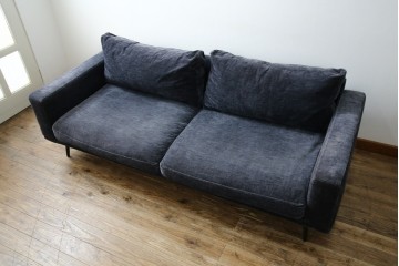 中古　美品　Boconcept(ボーコンセプト)　Carlton(カールトン)　くつろぎ空間を演出するスタイリッシュな2.5人掛けソファ　定価約45万円　(R-082331)