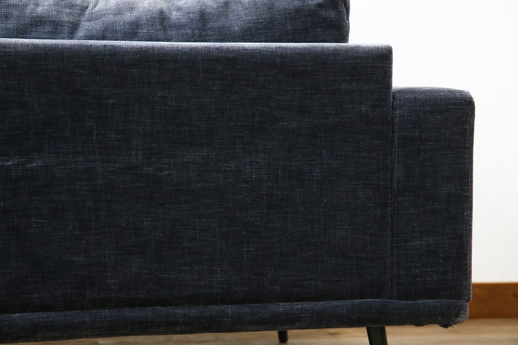 中古　美品　Boconcept(ボーコンセプト)　Carlton(カールトン)　くつろぎ空間を演出するスタイリッシュな2.5人掛けソファ　定価約45万円　(R-082331)