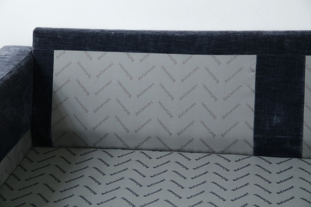 中古　美品　Boconcept(ボーコンセプト)　Carlton(カールトン)　くつろぎ空間を演出するスタイリッシュな2.5人掛けソファ　定価約45万円　(R-082331)