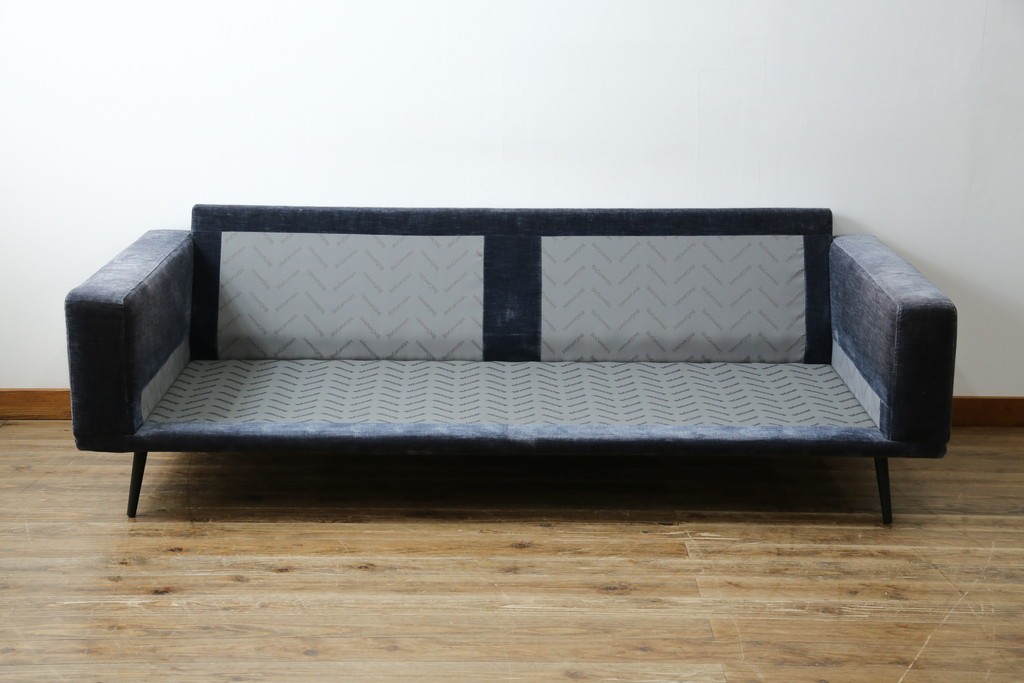 中古　美品　Boconcept(ボーコンセプト)　Carlton(カールトン)　くつろぎ空間を演出するスタイリッシュな2.5人掛けソファ　定価約45万円　(R-082331)