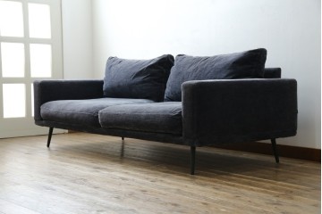 中古　美品　Boconcept(ボーコンセプト)　Carlton(カールトン)　くつろぎ空間を演出するスタイリッシュな2.5人掛けソファ　定価約45万円　(R-082331)