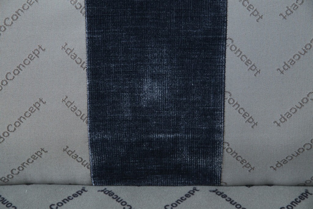 中古　美品　Boconcept(ボーコンセプト)　Carlton(カールトン)　くつろぎ空間を演出するスタイリッシュな2.5人掛けソファ　定価約45万円　(R-082331)