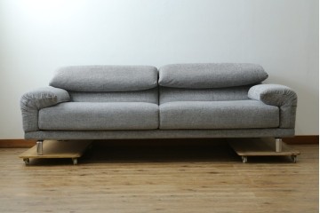中古　超美品　IDC大塚家具取り扱い　パッセロ　2way　ローバック、ハイバックどちらも楽しめる2.5人掛けソファ　定価約40万円　(R-082332)