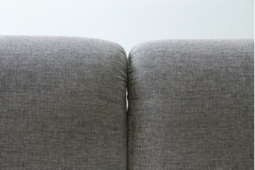 中古　超美品　IDC大塚家具取り扱い　パッセロ　2way　ローバック、ハイバックどちらも楽しめる2.5人掛けソファ　定価約40万円　(R-082332)