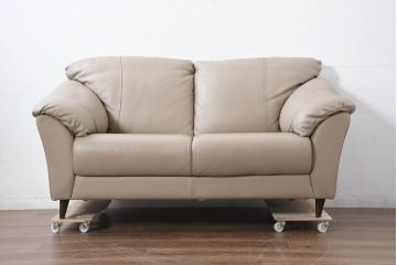 中古　超美品　フランスベッド取り扱い　イタリア　サコモディ(S'ACCOMODI)　上質な本革を使用した2Pソファ(レザー、アームソファ、二人掛け、2人掛け)(定価約32万円)(R-082334)