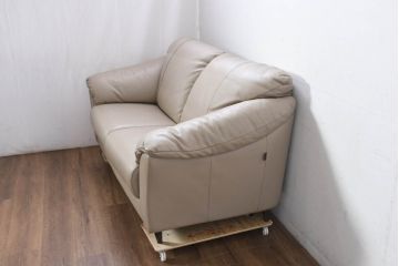 中古　超美品　フランスベッド取り扱い　イタリア　サコモディ(S'ACCOMODI)　上質な本革を使用した2Pソファ(レザー、アームソファ、二人掛け、2人掛け)(定価約32万円)(R-082334)
